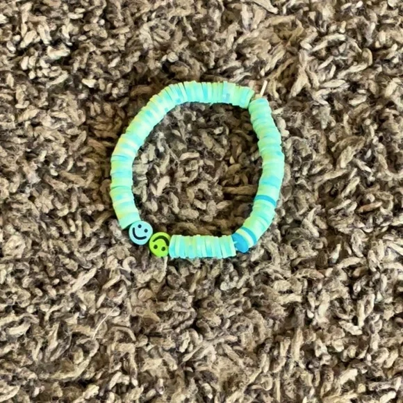 Clay bead bracelet - Picture 1 of 3